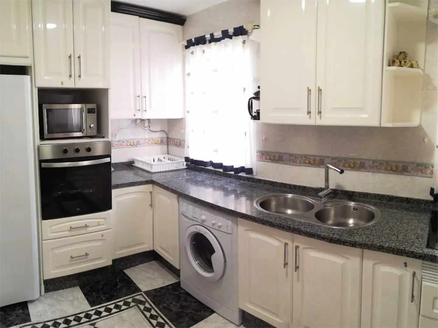 Room in Plaza Vizconde de Miranda, 3, Casco Histórico - Ribera - San Basilio Kitchen of Flat for share in Córdoba with Air Conditioner, Heating and Terrace