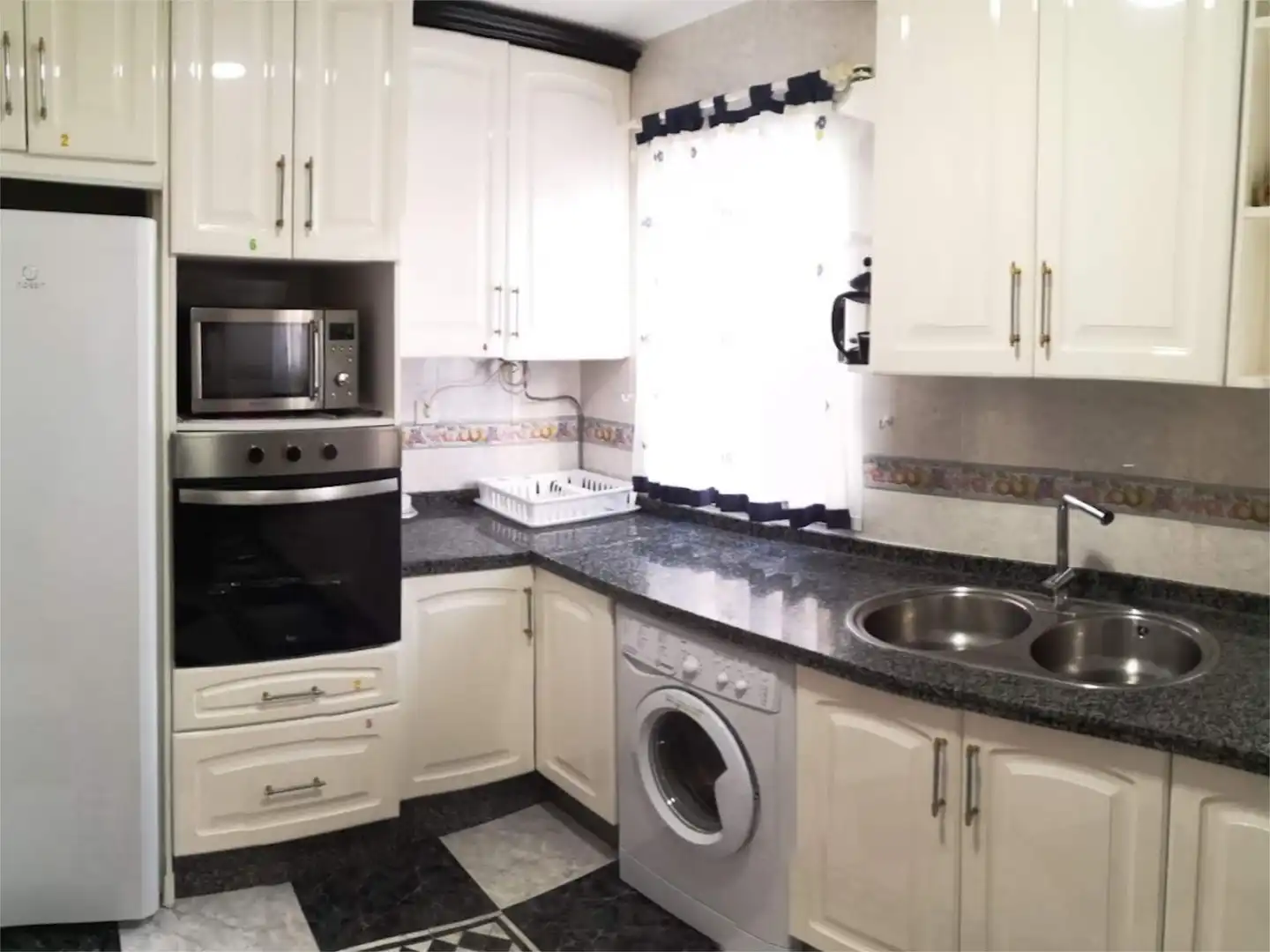 Room in Plaza Vizconde de Miranda, 3, Casco Histórico - Ribera - San Basilio Kitchen of Flat for share in Córdoba with Air Conditioner, Heating and Terrace