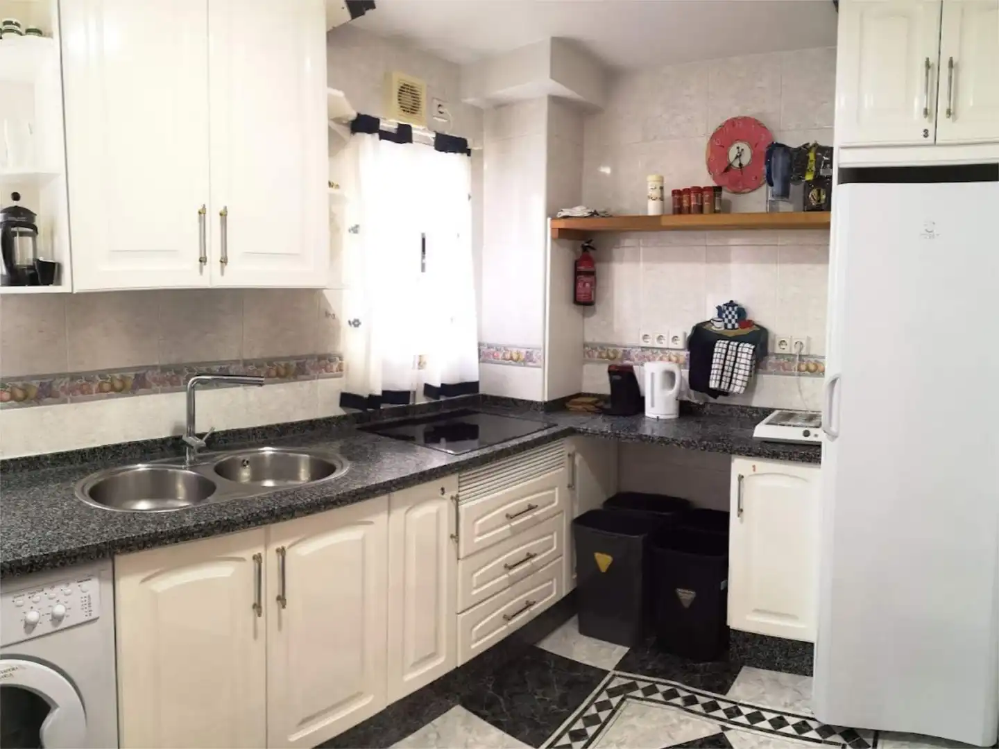 Room in Plaza Vizconde de Miranda, 3, Casco Histórico - Ribera - San Basilio Kitchen of Flat for share in Córdoba with Air Conditioner, Heating and Terrace
