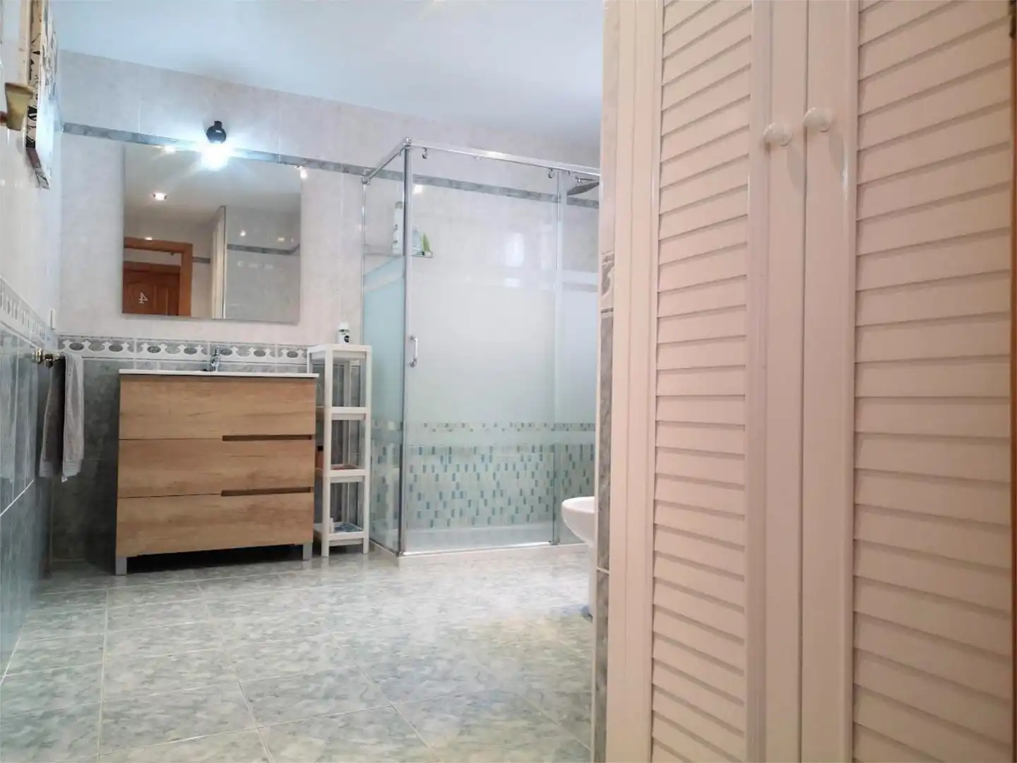 Room in Plaza Vizconde de Miranda, 3, Casco Histórico - Ribera - San Basilio Bathroom of Flat for share in Córdoba with Air Conditioner, Heating and Terrace