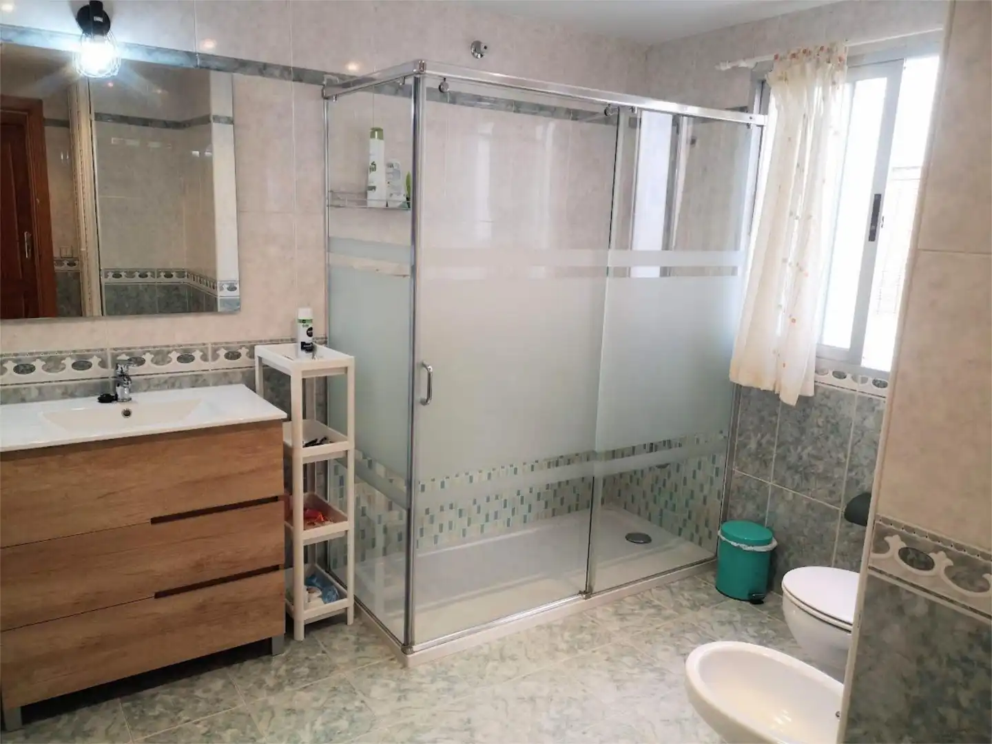 Room in Plaza Vizconde de Miranda, 3, Casco Histórico - Ribera - San Basilio Bathroom of Flat for share in Córdoba with Air Conditioner, Heating and Terrace