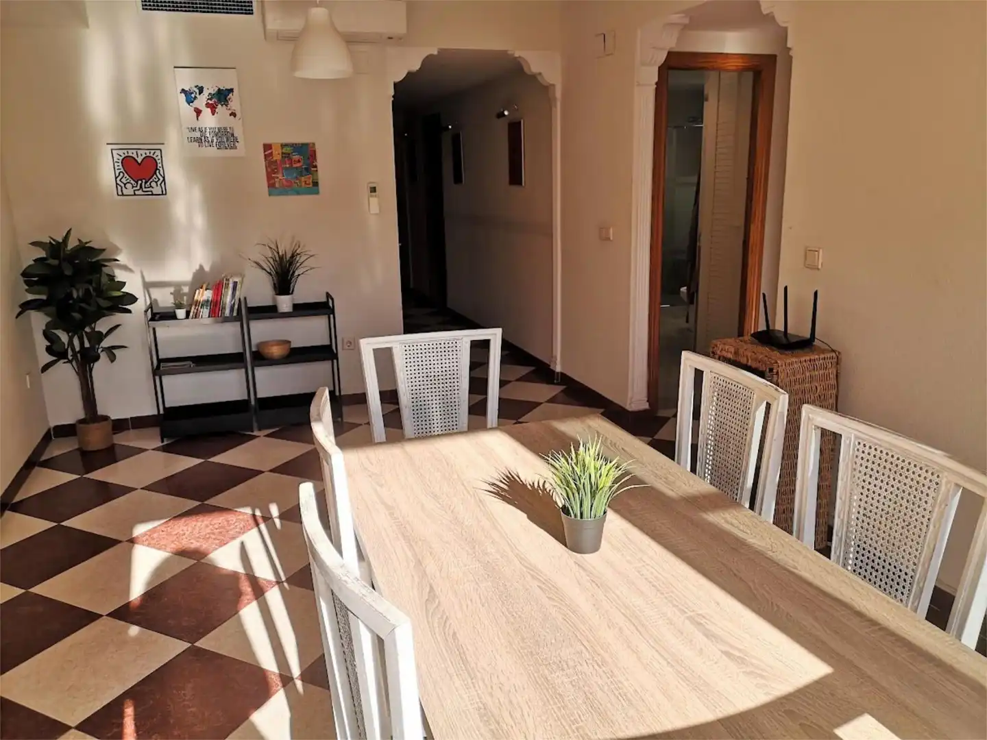 Room in Plaza Vizconde de Miranda, 3, Casco Histórico - Ribera - San Basilio Dining room of Flat for share in Córdoba with Air Conditioner, Heating and Terrace