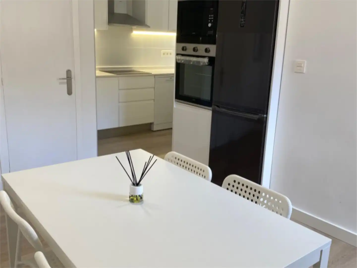 Pis de lloguer a Calle Zaragoza, 14, Centro Cuina de Pis de lloguer en Almería amb Aire condicionat, Calefacció i Parquet