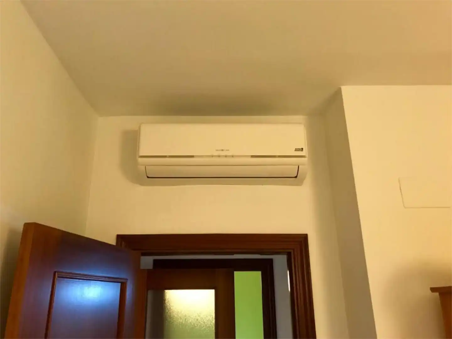 Habitación de Piso en venta en Pilas con Aire acondicionado y Terraza