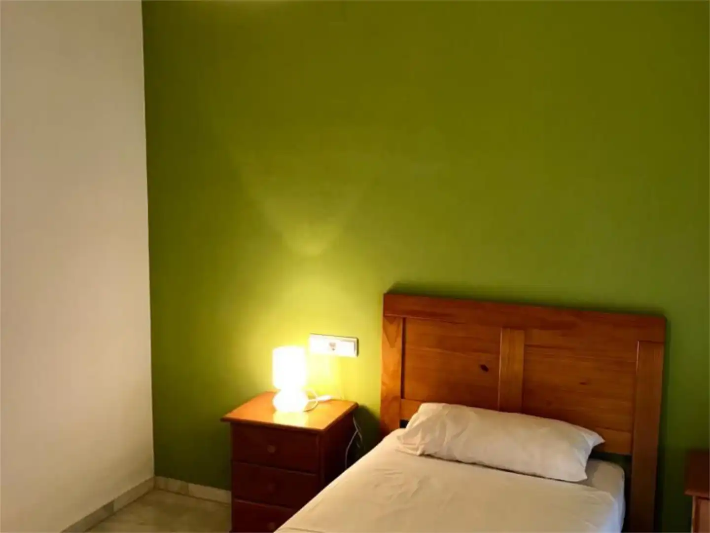 Habitación de Piso en venta en Pilas con Aire acondicionado y Terraza