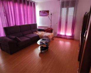 Sala d'estar de Pis en venda en Daimiel amb Aire condicionat, Terrassa i Piscina