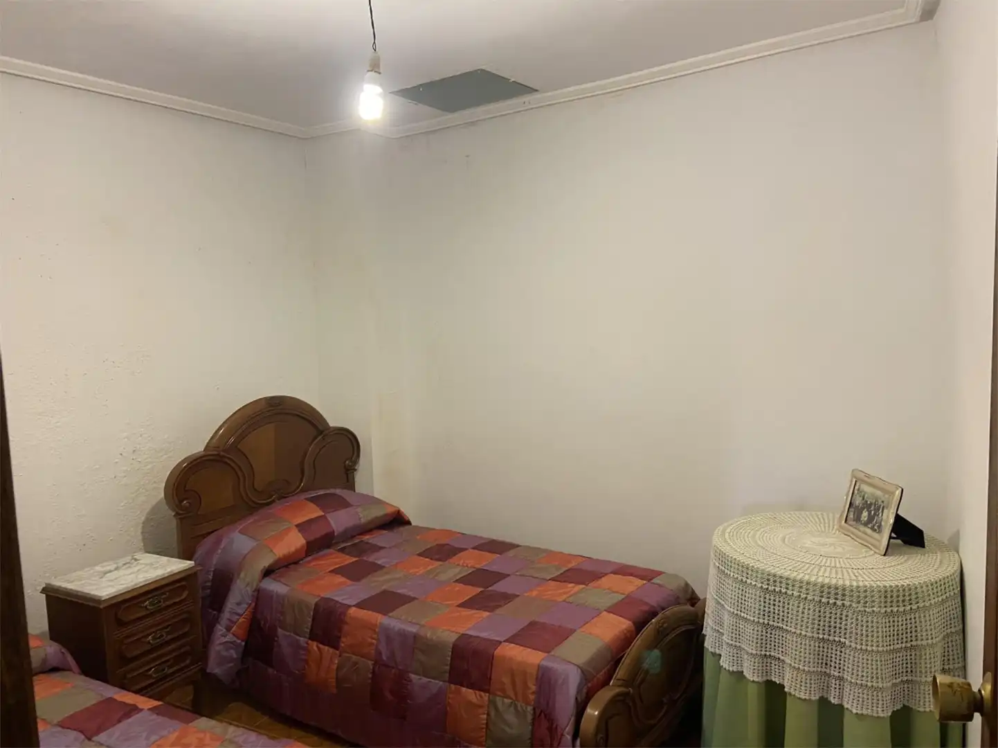 Einfamilien-Reihenhaus zum Verkauf in Blanco Congostro, 62, Rairiz de Veiga Schlafzimmer von Einfamilien-Reihenhaus zum Verkauf in Rairiz de Veiga mit Möbliert