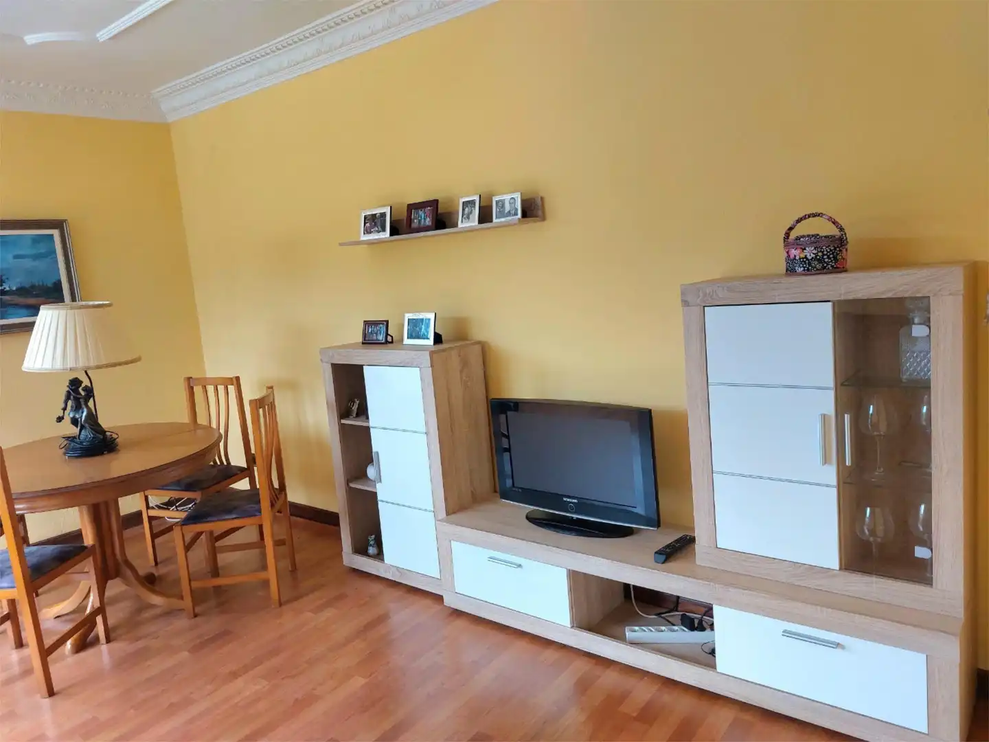 Casa o chalet en venta en Huerces Sala de estar de Casa o chalet en venta en Gijón con Jardín privado, Parquet y Terraza