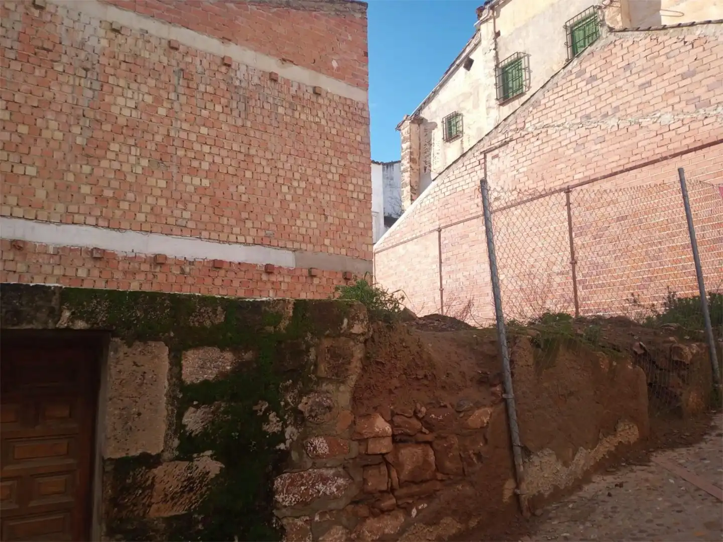 Land for sale in Calle Fugitivos, 1, Baños de la Encina Land for sale in Baños de la Encina
