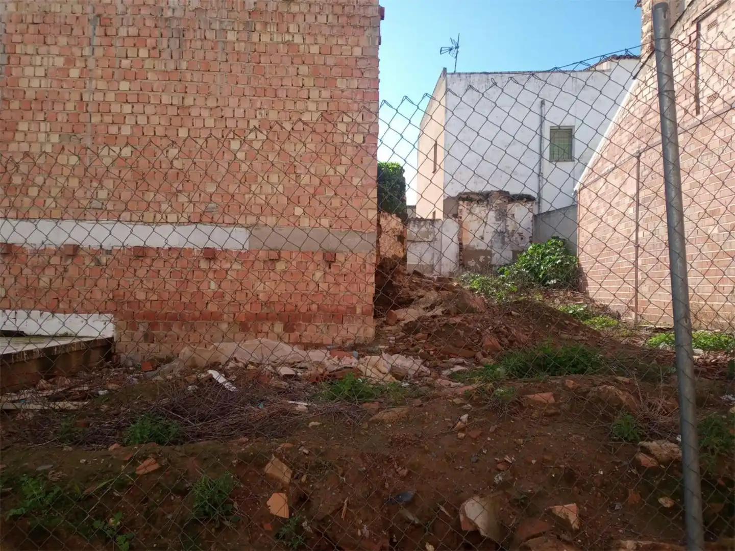 Land for sale in Calle Fugitivos, 1, Baños de la Encina Land for sale in Baños de la Encina