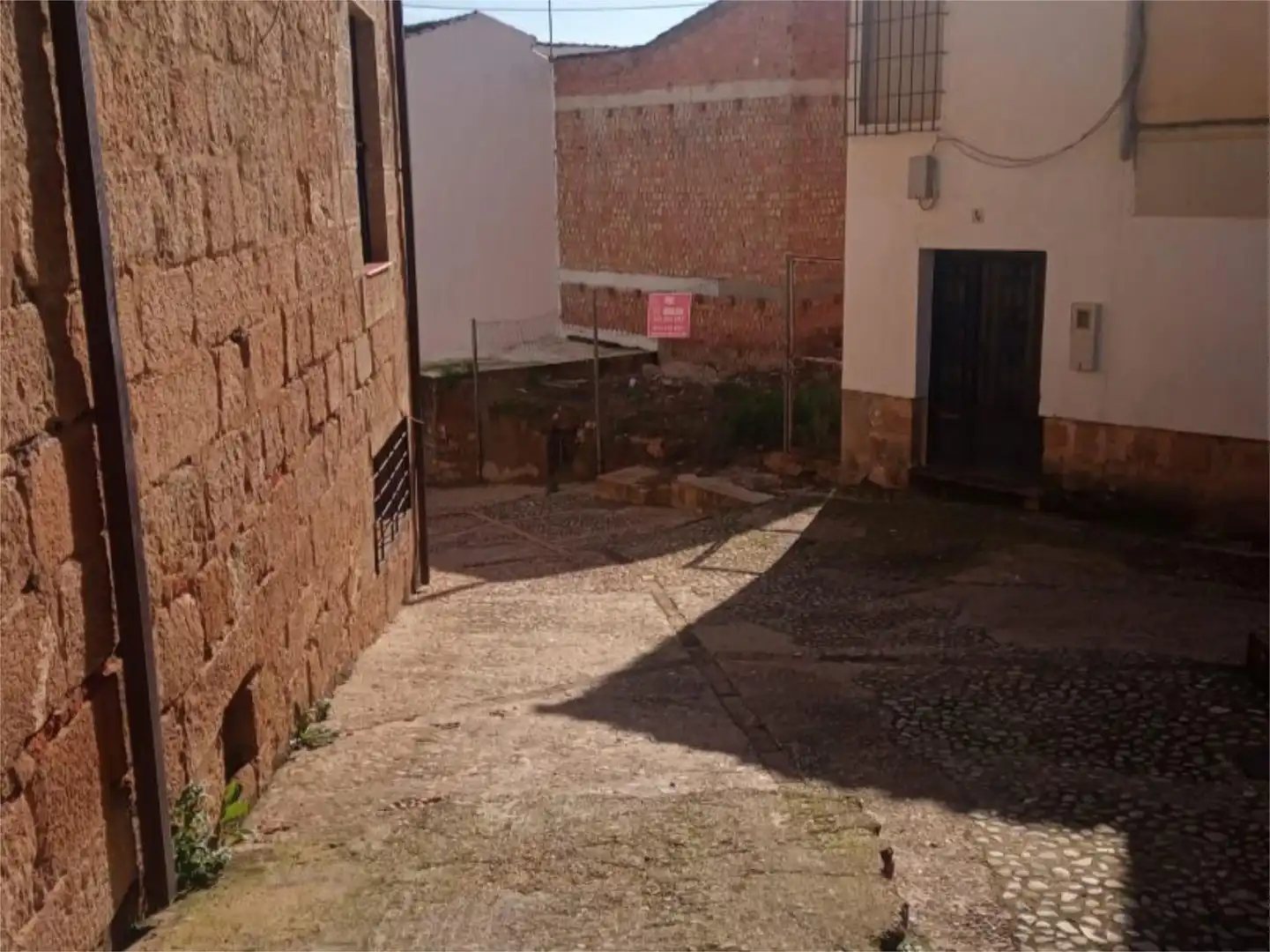 Land for sale in Calle Fugitivos, 1, Baños de la Encina Exterior view of Land for sale in Baños de la Encina