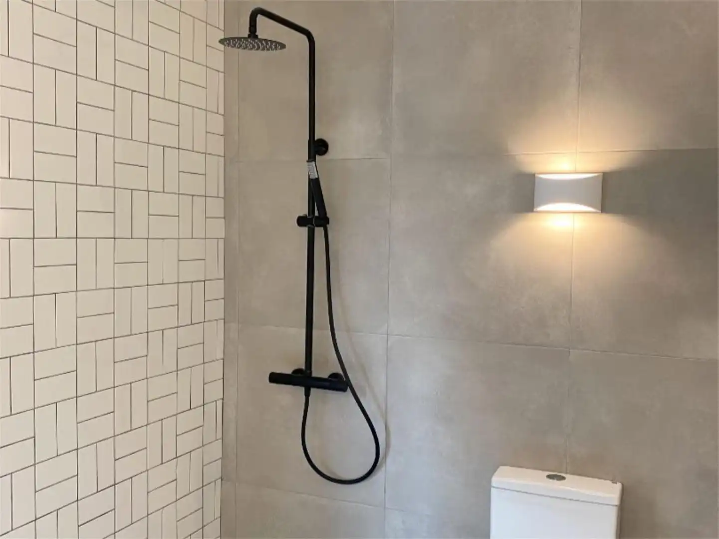 Bathroom of Flat for sale in  Toledo Capital  with Air Conditioner, Terrace and Swimming Pool