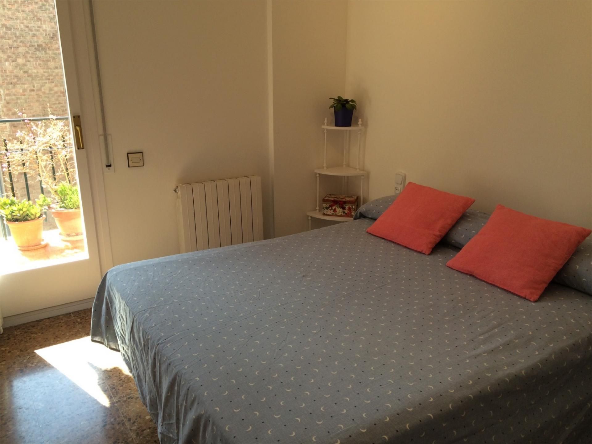 Flat to share in Avinguda del Paral·lel, 179, El Poble Sec - Parc de Montjuïc Bedroom of Flat to share in Barcelona Capital with Air Conditioner, Heating and Terrace