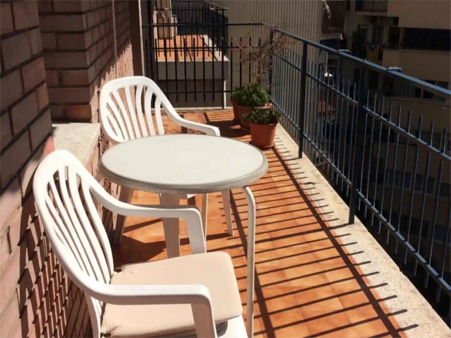 Habitació a Avinguda del Paral·lel, 179, El Poble Sec - Parc de Montjuïc Terrassa de Pis per a compartir en Barcelona amb Aire condicionat, Calefacció i Terrassa