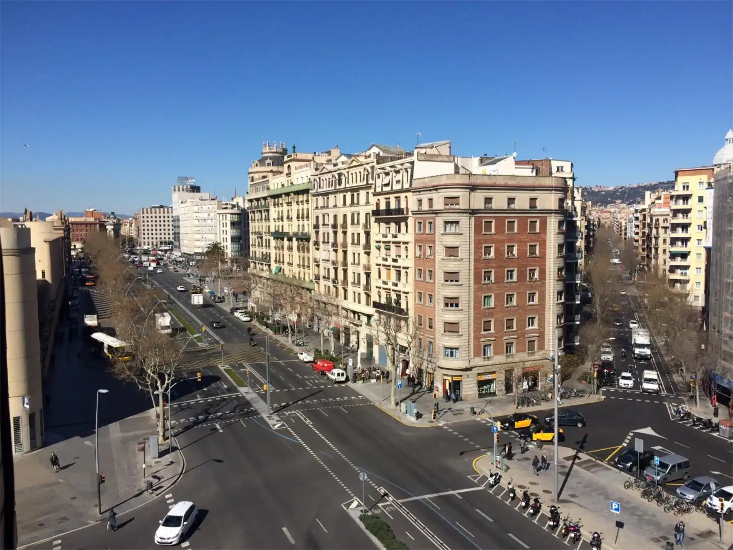 Habitació a Avinguda del Paral·lel, 179, El Poble Sec - Parc de Montjuïc Vista exterior de Pis per a compartir en Barcelona amb Aire condicionat, Calefacció i Terrassa