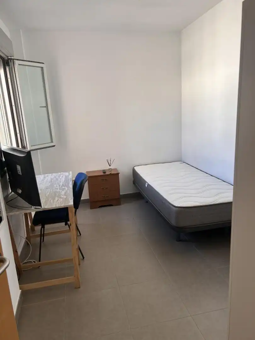 Schlafzimmer von Wohnung zur untervermieten in Almería mit Klimaanlage, Terrasse und Möbliert