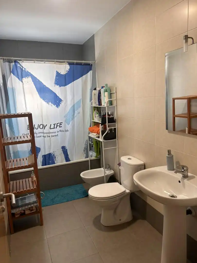 Badezimmer von Wohnung zur untervermieten in Almería mit Klimaanlage, Terrasse und Möbliert