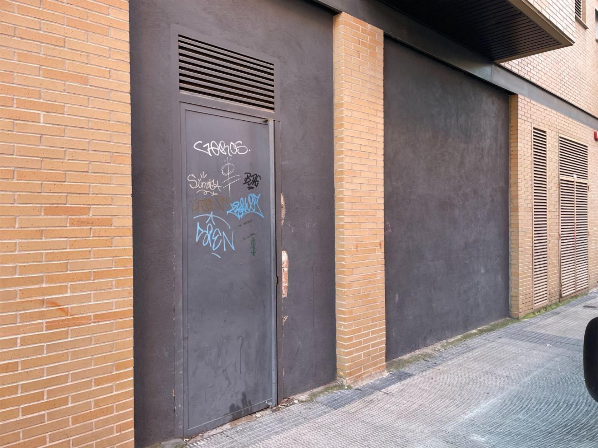 El barracón de las mujeres de segunda mano por 10 EUR en Pamplona