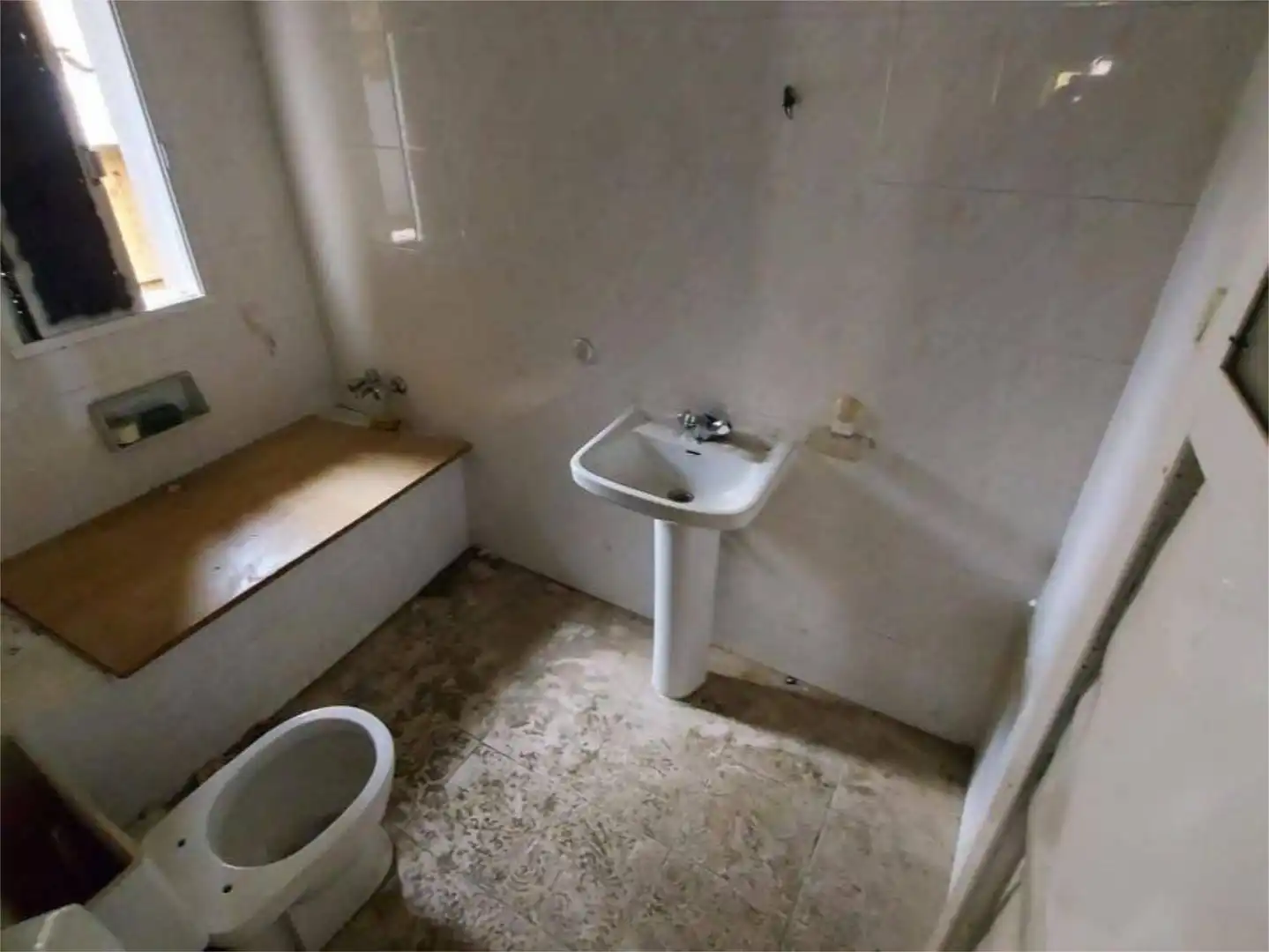 Detached homes for sale in Calle Los Oficios, 4, Villa del Prado Bathroom of Detached homes for sale in Villa del Prado with Balcony