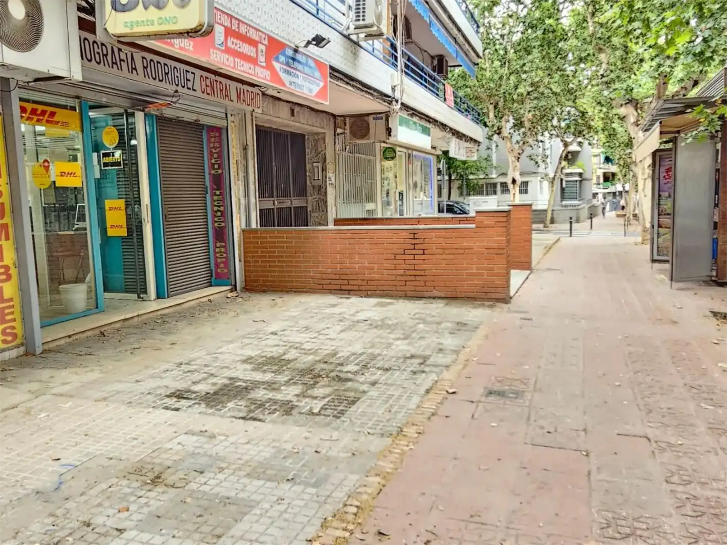 Local de alquiler en Calle la Palmera, 15, Santa Rosa - Valdeolleros Vista exterior de Local de alquiler en Córdoba con Aire acondicionado