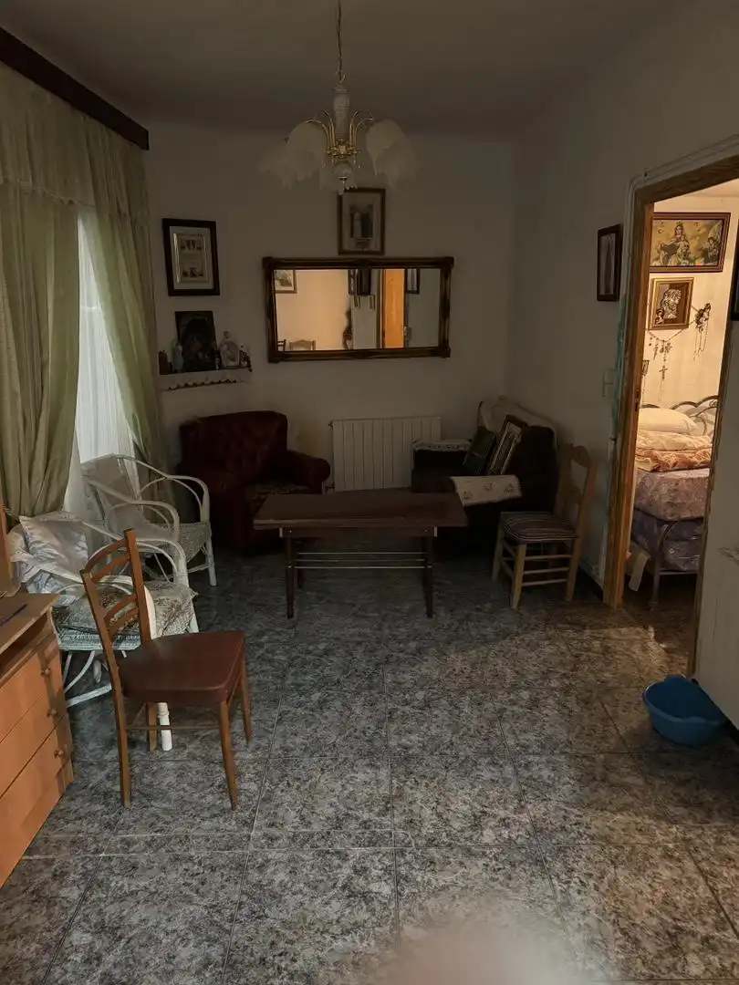 Casa adosada en venda a Calle Curro, 1, El Provencio Sala d'estar de Casa adosada en venda en El Provencio amb Calefacció, Terrassa i Moblat