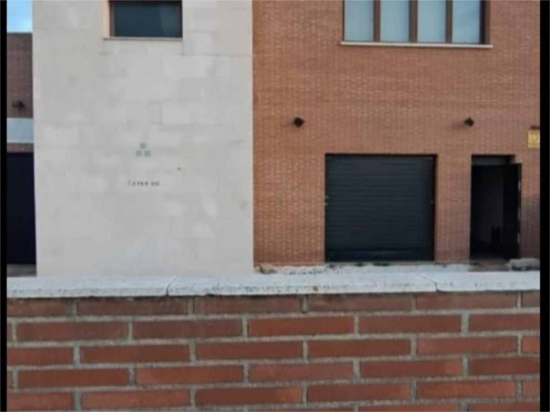 Exterior view of Premises to rent in Meco  with Air Conditioner, Heating and Furnished
