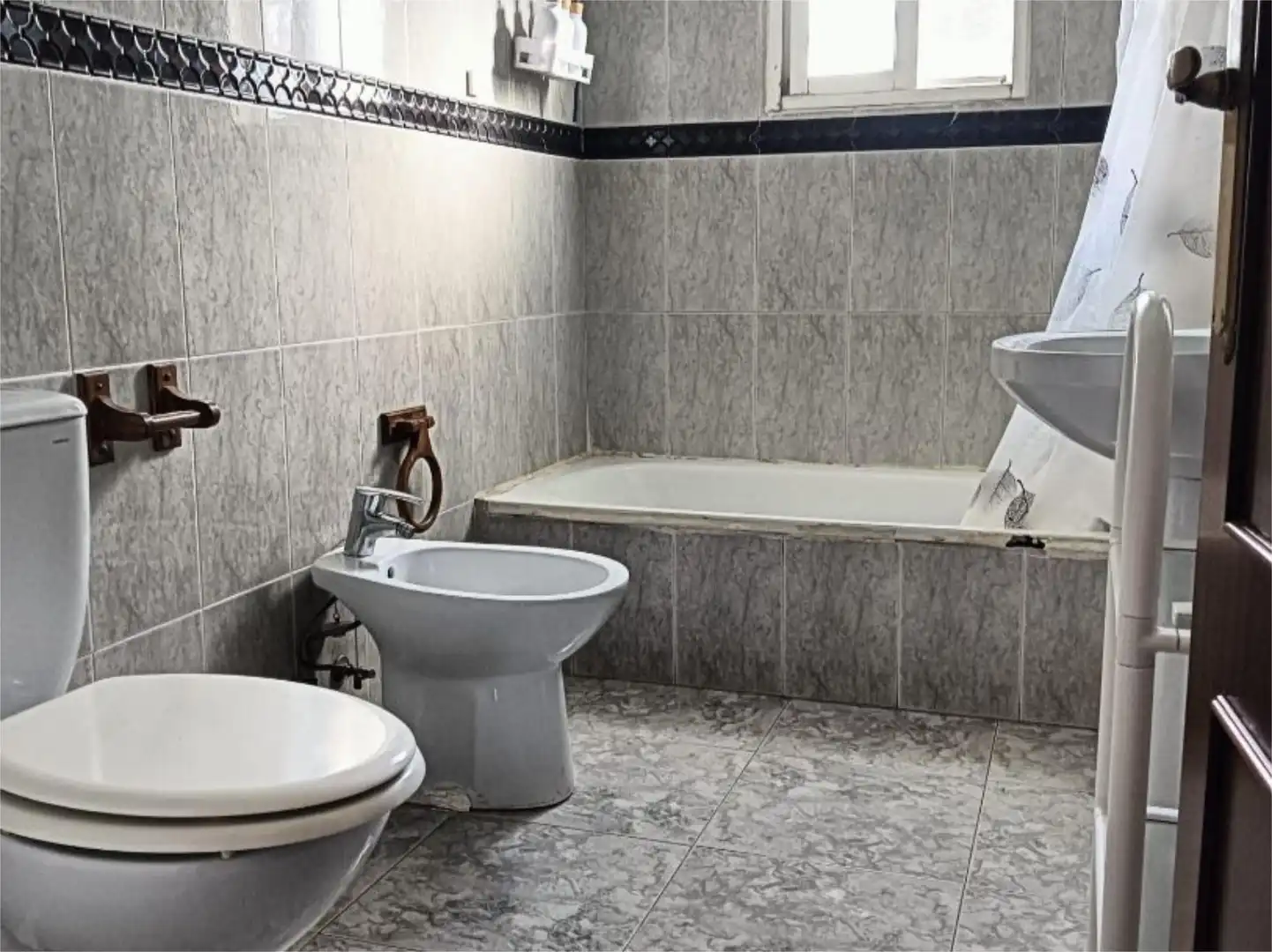 Bathroom of Houses for sale in Chiclana de la Frontera  with Air Conditioner, Heating and Private garden