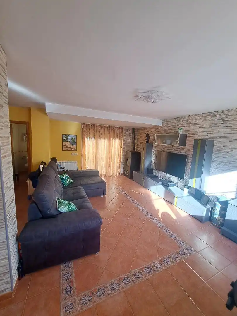 Casa adosada en venda a Calle San Pablo, 20, Magaz de Pisuerga Sala d'estar de Casa adosada en venda en Magaz de Pisuerga