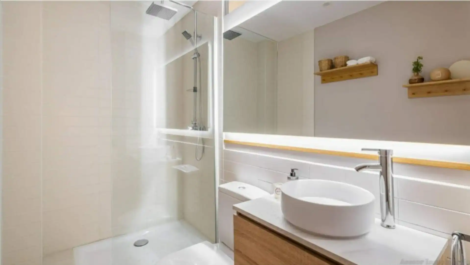 Badezimmer von Wohnung zum Verkauf in  Barcelona Capital mit Klimaanlage