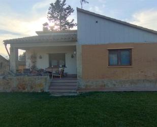 Vista exterior de Pis en venda en Nuez de Ebro amb Aire condicionat i Piscina