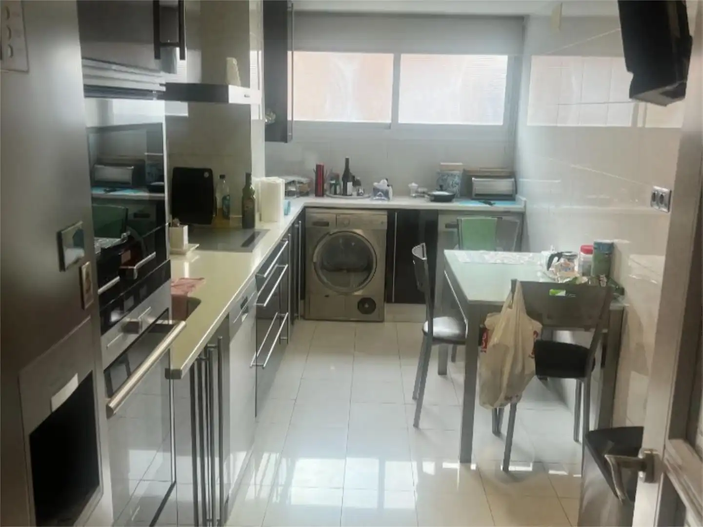 Kitchen of Flat for share in Madrid  with Heating, Furnished and Community parking