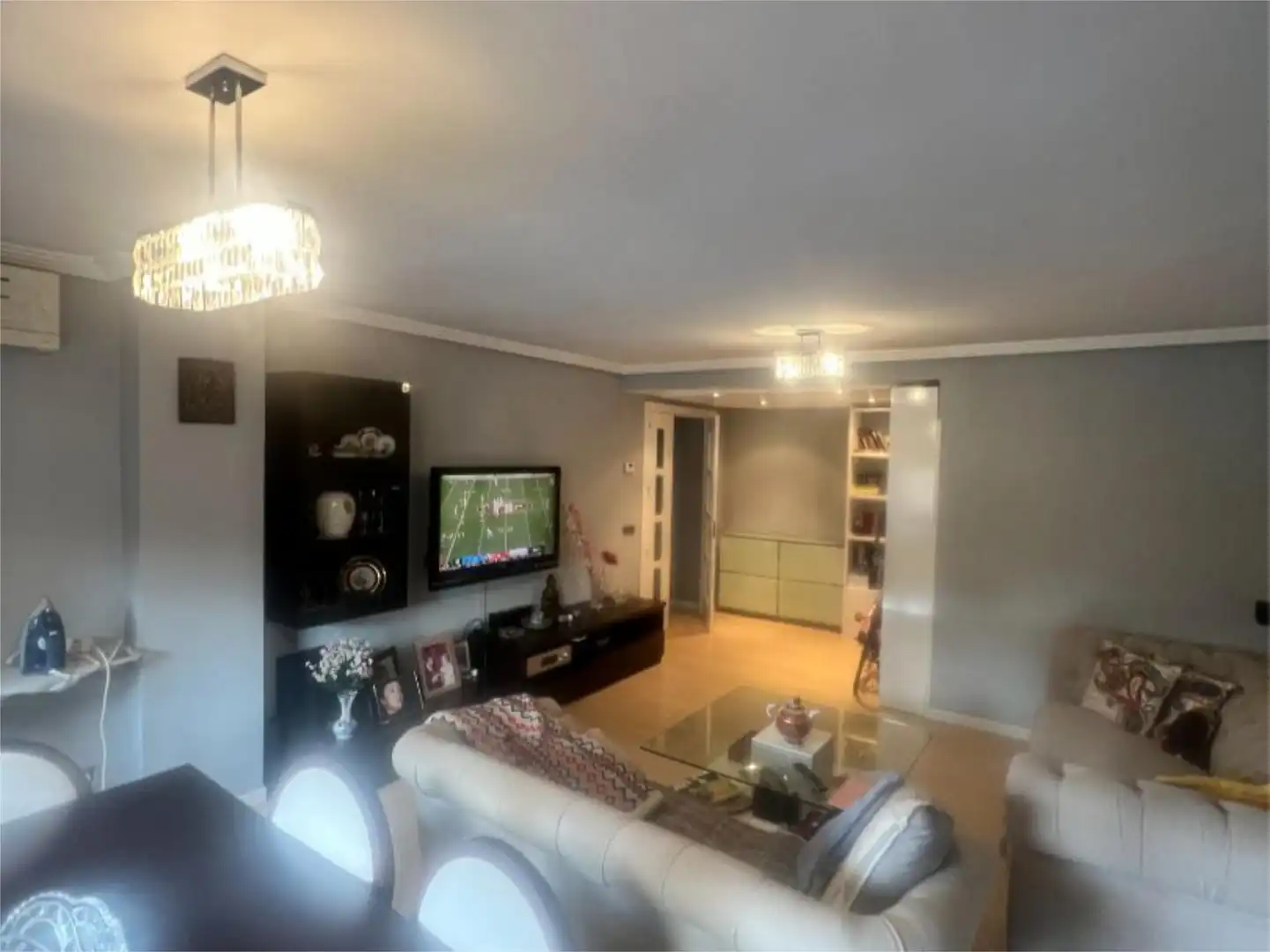 Living room of Flat for share in Madrid  with Heating, Furnished and Community parking