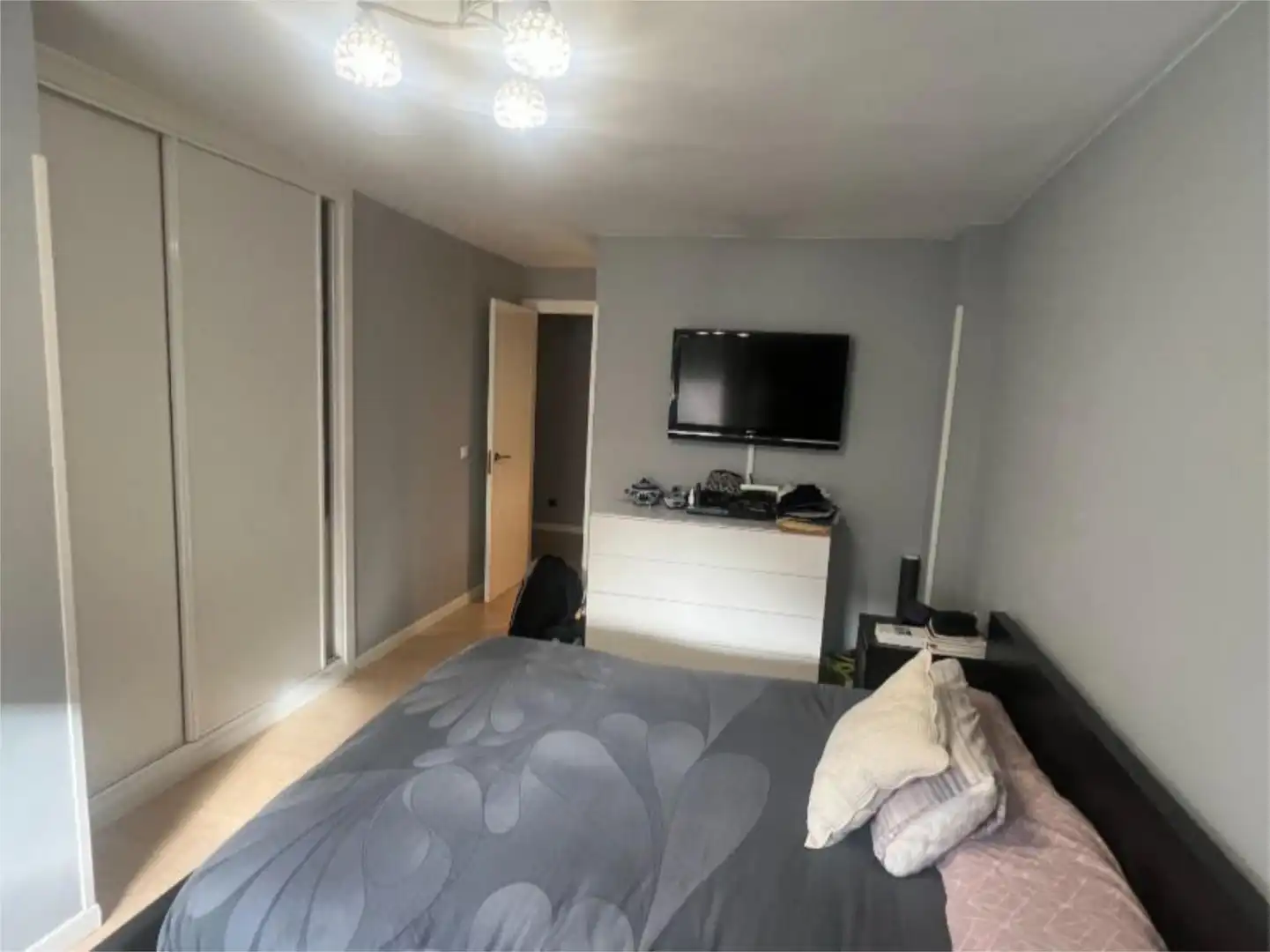 Bedroom of Flat for share in Madrid  with Heating, Furnished and Community parking