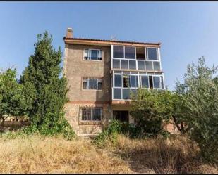 Vista exterior de Casa adosada en venda en Diezma amb Terrassa i Piscina