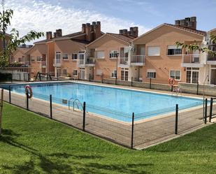 Piscina de Casa adosada en venda en María de Huerva