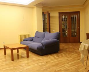 Sala d'estar de Pis en venda en  Logroño amb Calefacció, Parquet i Terrassa