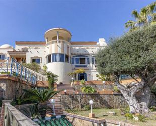 Vista exterior de Casa o xalet en venda en Benalmádena amb Aire condicionat, Terrassa i Piscina