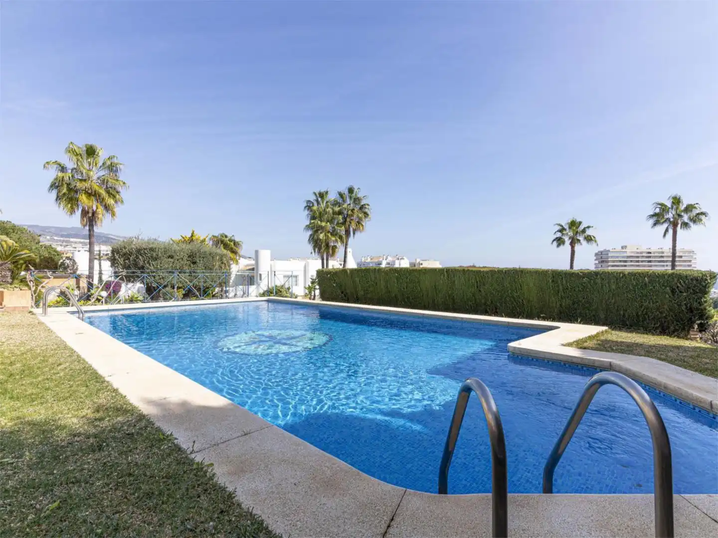Swimming pool of Houses for sale in Benalmádena  with Air Conditioner, Heating and Private garden