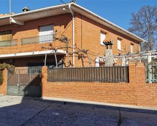 Exterior view of Single-family semi-detached for sale in Burgohondo  with Private garden, Furnished and Balcony