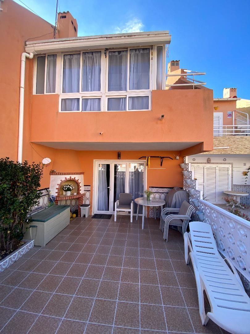 Terrace of House or chalet for sale in Torrevieja  with Air Conditioner, Heating and Private garden