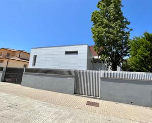 Vista exterior de Casa o xalet en venda en Vilobí del Penedès amb Aire condicionat, Terrassa i Balcó