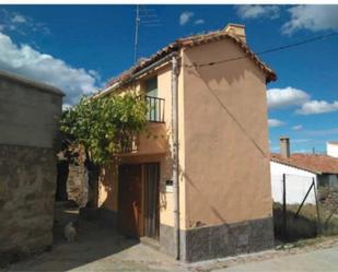 Vista exterior de Casa o xalet en venda en Valdehúncar amb Aire condicionat, Moblat i Balcó