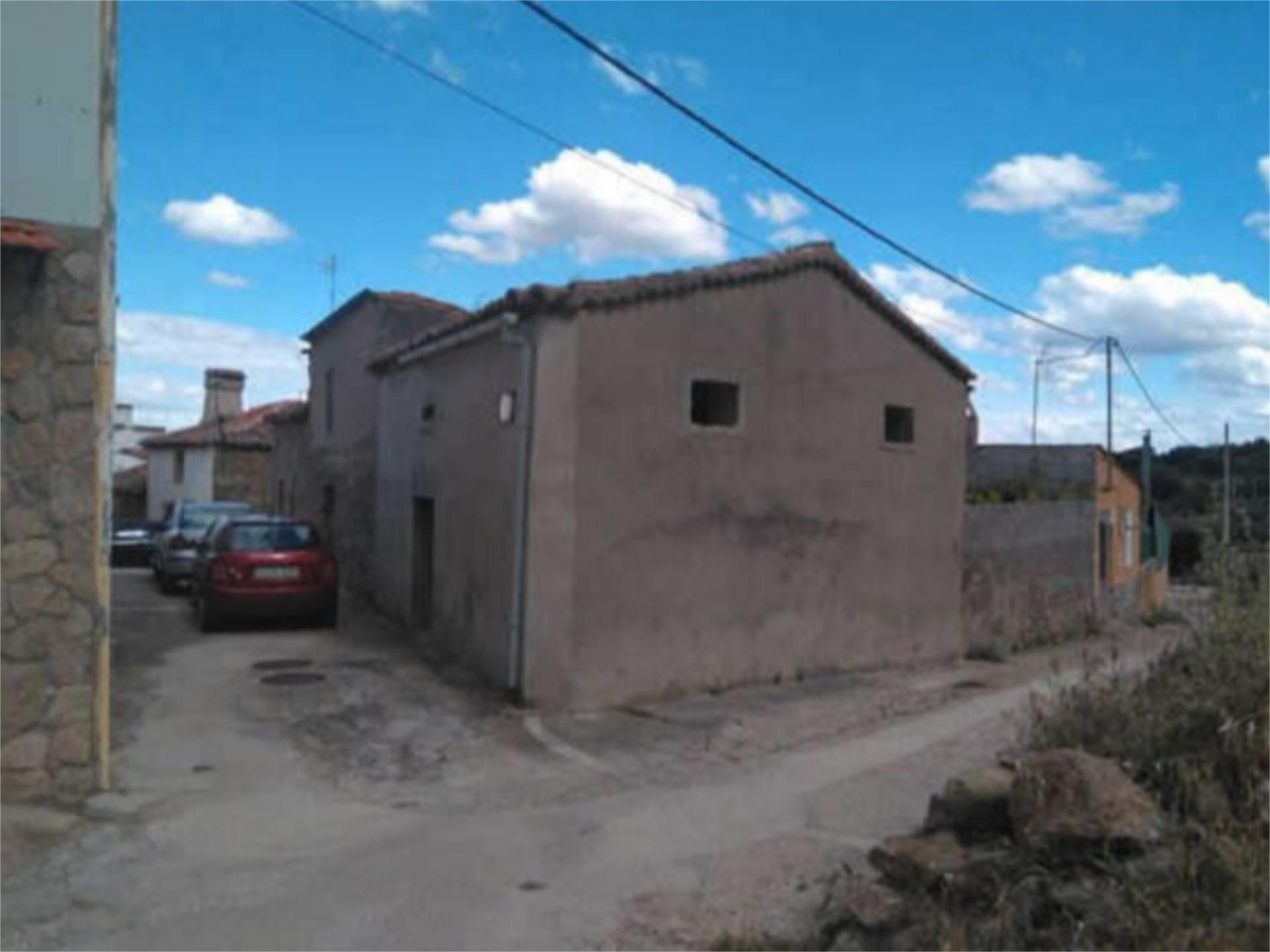 Vista exterior de Planta baixa en venda en Valdehúncar amb Jardí privat