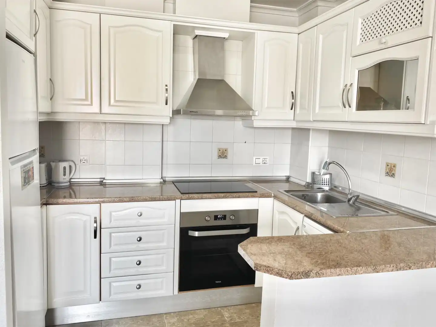 Cocina de Apartamento de alquiler en Orihuela con Aire acondicionado y Terraza