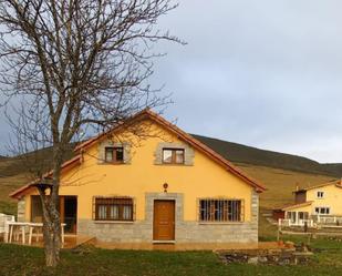 Außenansicht von Haus oder Chalet zum verkauf in Puebla de Lillo mit Terrasse