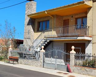 Vista exterior de Casa o xalet en venda en Villadangos del Páramo amb Terrassa