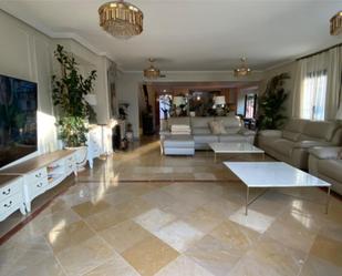 Living room of Single-family semi-detached to rent in Marbella  with Air Conditioner, Terrace and Swimming Pool