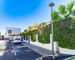 Vista exterior de Casa o xalet en venda en  Almería Capital amb Aire condicionat, Terrassa i Piscina