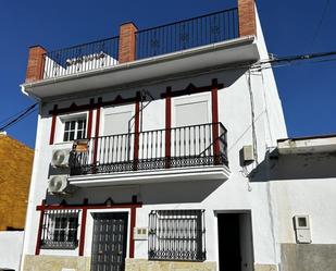 Vista exterior de Casa adosada en venda en Alozaina amb Aire condicionat i Balcó