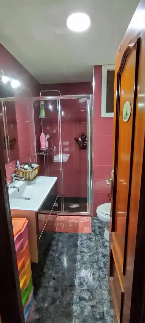 Badezimmer von Wohnung zum Verkauf in  Barcelona Capital mit Klimaanlage und Balkon